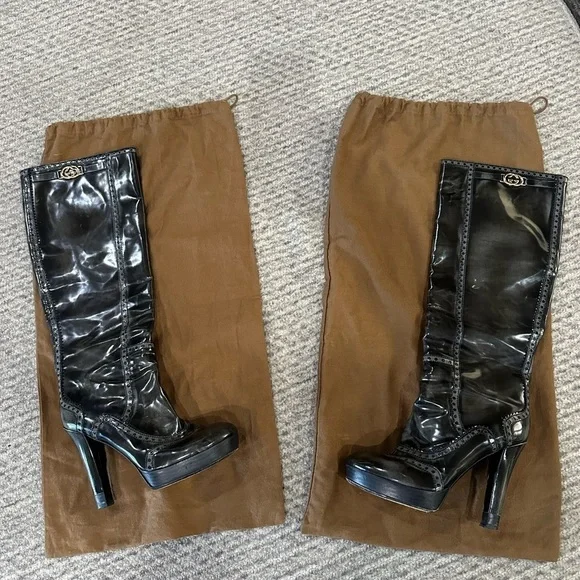 GUCCI GG BLACK/GRAY PATENT LEATHER BOOTS, SIZE 37.5